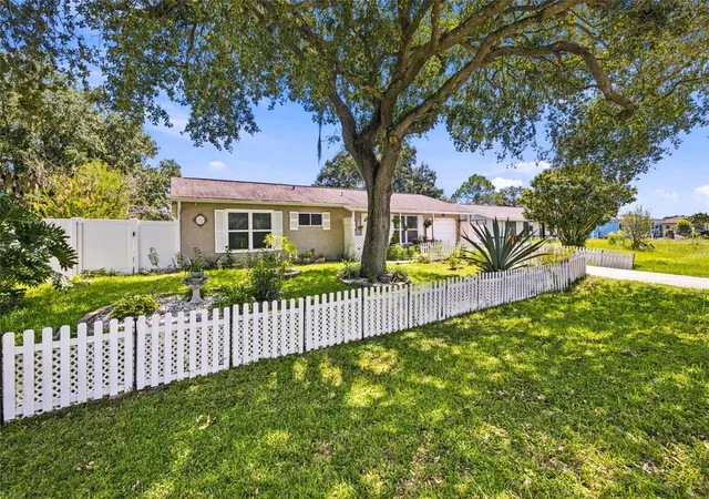 Photo 3 of Single family home for sale at 35 Hickory Trak Way, Ocala, FL 34472 | MLS# OM730478 | Listing updated on 2026-09-08