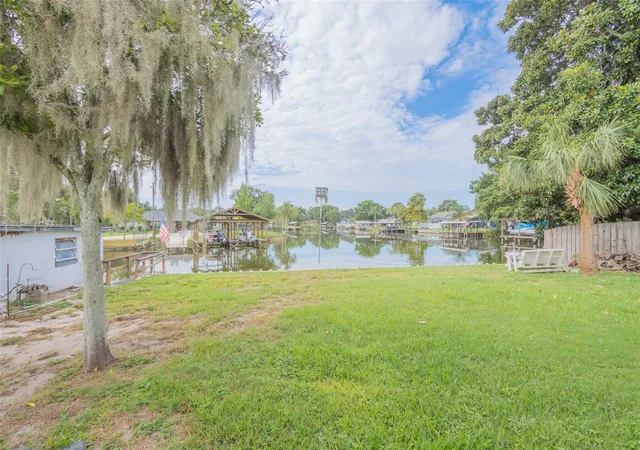 Photo 1 of Single family home for sale at 2712 Grand Is Shrs Rd, Eustis, FL 32726 | MLS# G5116607 | Listing updated on 2026-09-04