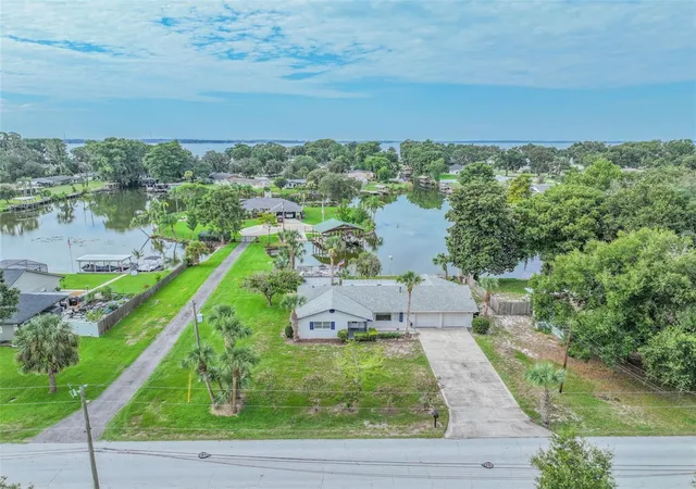 Photo 2 of Single family home for sale at 2712 Grand Is Shrs Rd, Eustis, FL 32726 | MLS# G5116607 | Listing updated on 2026-09-04