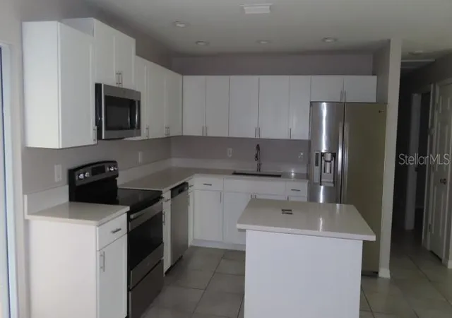 Photo 3 of Sale Pending at 32730 Blossom Ln, Leesburg, FL 34788 | MLS# O6434722 | Listing updated on 2026-09-08