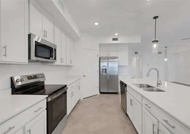 Photo 4 of Townhouse for sale at 5624 Summit Pointe Cir #104, Bradenton, FL 34210 | MLS# A4703402 | Listing updated on 2026-10-07
