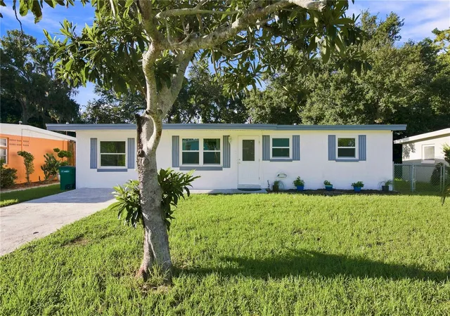Photo 2 of Sale Pending at 1120 6th St N, Safety Harbor, FL 34695 | MLS# TB8540733 | Listing updated on 2026-09-23