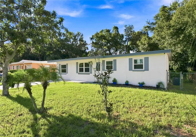 Photo 3 of Sale Pending at 1120 6th St N, Safety Harbor, FL 34695 | MLS# TB8540733 | Listing updated on 2026-09-23