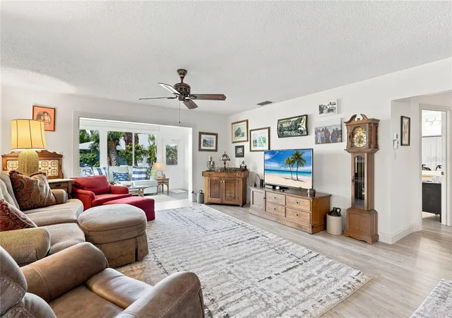 Photo 4 of Sale Pending at 4208 Ctr Pointe Ln #27, Sarasota, FL 34233 | MLS# A4703654 | Listing updated on 2026-10-02