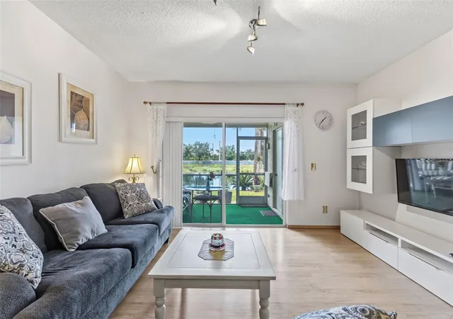 Photo 3 of Townhouse for sale at 5052 Misty Cnl Pl, Bradenton, FL 34203 | MLS# A4703887 | Listing updated on 2026-09-03