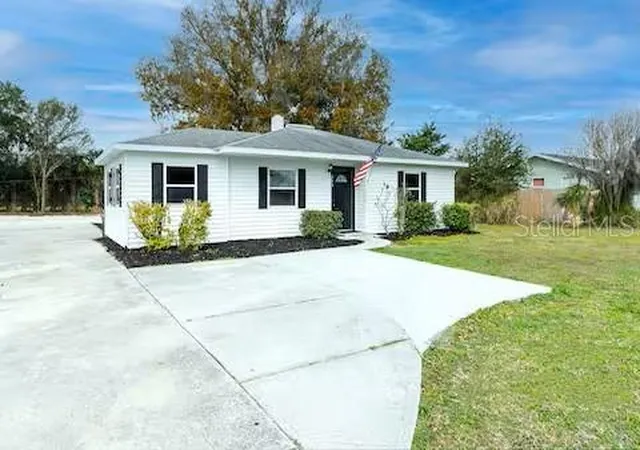 Photo 1 of Single family home for sale at 305 Linden Dr, Ellenton, FL 34222 | MLS# A4703988 | Listing updated on 2026-09-02