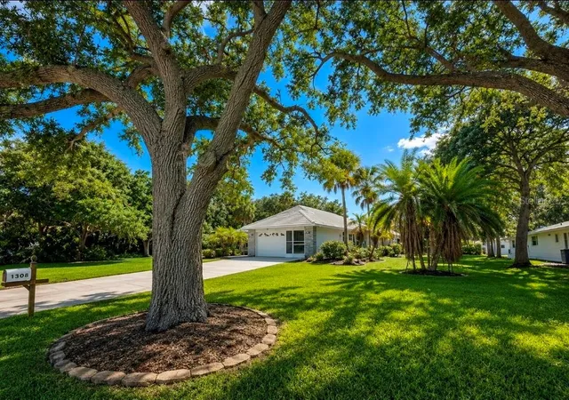 Photo 4 of Single family home for sale at 1308 S Riverside Dr, Edgewater, FL 32132 | MLS# NS1089095 | Listing updated on 2026-09-03