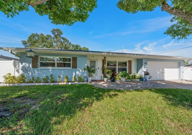 Photo 1 of Single family home for sale at 1690 Pinehurst Rd, Dunedin, FL 34698 | MLS# TB8542470 | Listing updated on 2026-10-13