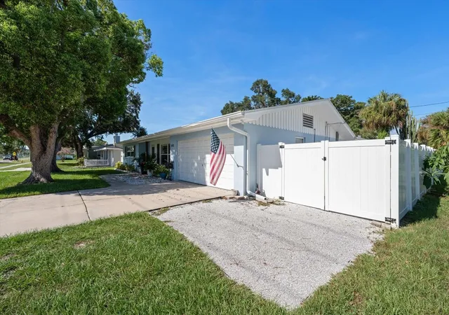 Photo 2 of Single family home for sale at 1690 Pinehurst Rd, Dunedin, FL 34698 | MLS# TB8542470 | Listing updated on 2026-10-13