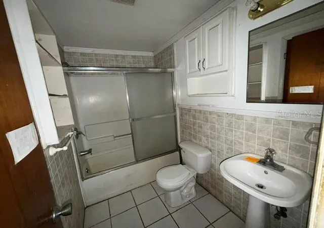 Photo 3 of Single family home for sale at 1050 Beach Ln, Winter Haven, FL 33880 | MLS# S5156318 | Listing updated on 2026-09-01