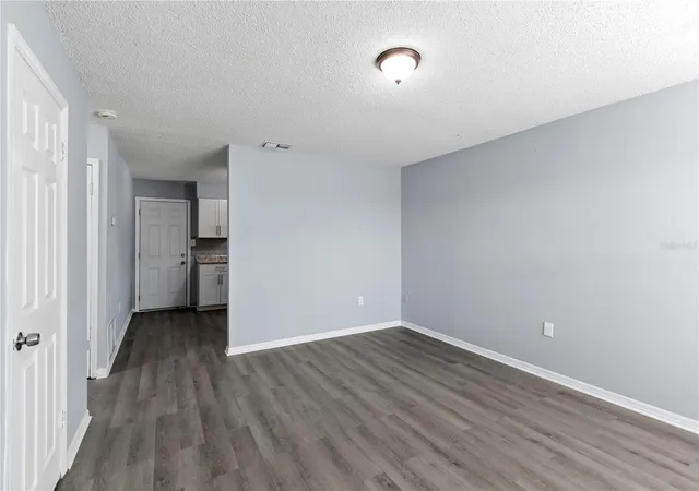 Listing Photo 4 - Condo for sale in building located at 1703 Birchwood Cir, LEESBURG, FL 34748