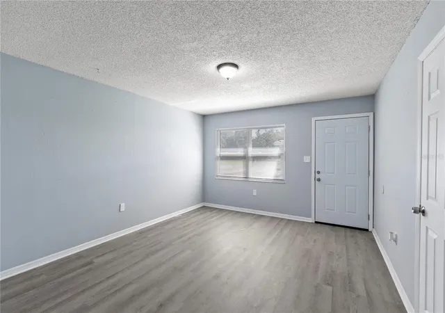Listing Photo 5 - Condo for sale in building located at 1703 Birchwood Cir, LEESBURG, FL 34748