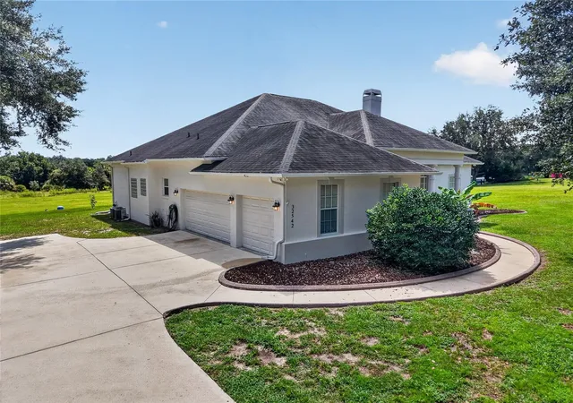 Photo 2 of Single family home for sale at 32542 Scenic Hills Dr, Mount Dora, FL 32757 | MLS# G5117001 | Listing updated on 2026-09-05