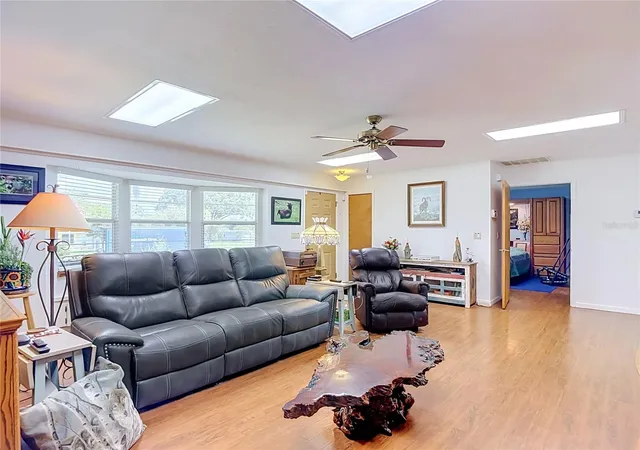 Photo 3 of Single family home for sale at 40312 Sunburst Dr, Dade City, FL 33525 | MLS# TB8543104 | Listing updated on 2026-09-03