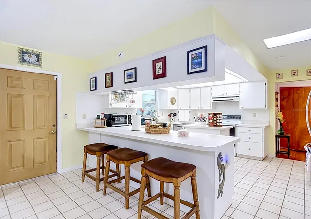 Photo 4 of Single family home for sale at 40312 Sunburst Dr, Dade City, FL 33525 | MLS# TB8543104 | Listing updated on 2026-09-03