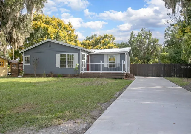 Photo 2 of Single family home for sale at 1014 Talton Ave, Deland, FL 32720 | MLS# V4950961 | Listing updated on 2026-09-02
