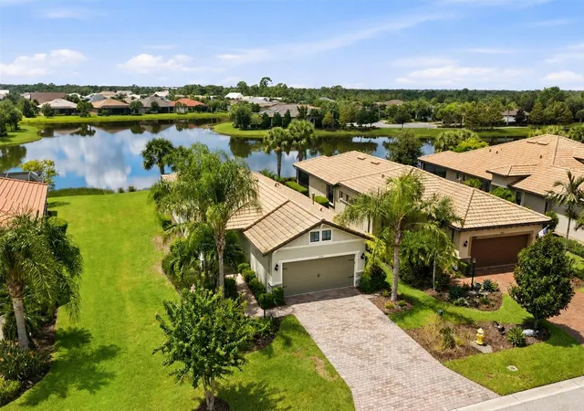 Photo 4 of Single family home for sale at 17523 Hampton Falls Ter, Bradenton, FL 34202 | MLS# A4704326 | Listing updated on 2026-09-05