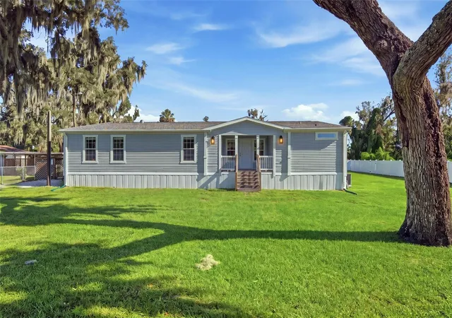 Photo 2 of Manufactured home for sale at 204 E Keysville Rd, Plant City, FL 33567 | MLS# TB8543379 | Listing updated on 2026-09-05