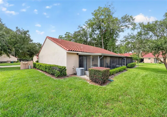 Photo 4 of Single family home for sale at 1831 SW 35th Avenue, Ocala, FL 34474 | MLS# OM731281 | Listing updated on 2026-09-08