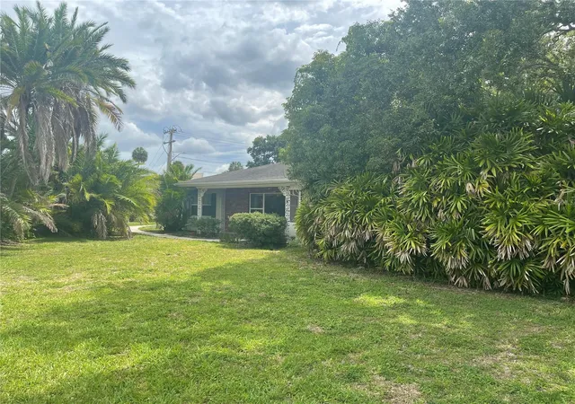 Photo 1 of Sale Pending at 225 Lake Hollingsworth Dr, Lakeland, FL 33803 | MLS# TB8543414 | Listing updated on 2026-10-08