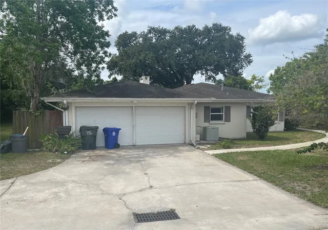 Photo 2 of Sale Pending at 225 Lake Hollingsworth Dr, Lakeland, FL 33803 | MLS# TB8543414 | Listing updated on 2026-10-08