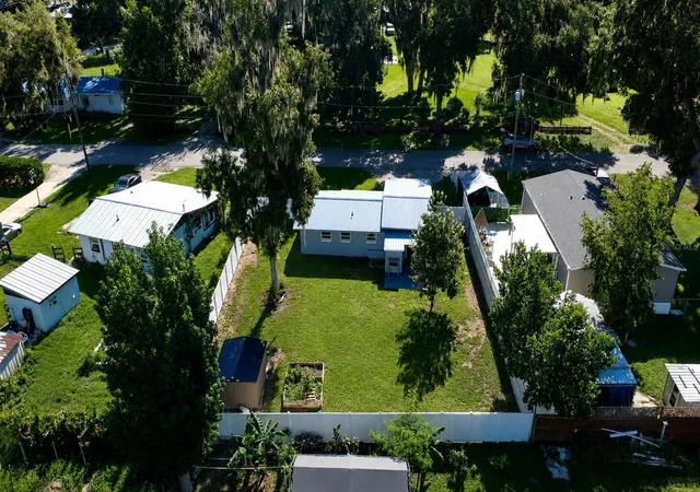 Photo 3 of Single family home for sale at 1924 Cr 439c, Lake Panasoffkee, FL 33538 | MLS# G5117096 | Listing updated on 2026-09-29