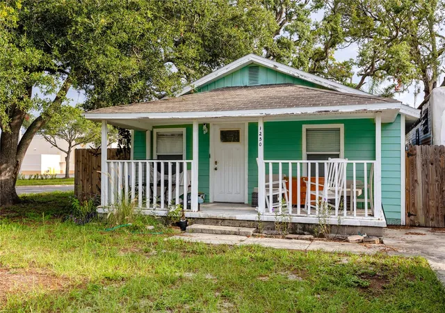 Photo 1 of Single family home for sale at 1250 Lakeview Rd, Clearwater, FL 33756 | MLS# TB8543428 | Listing updated on 2026-09-23