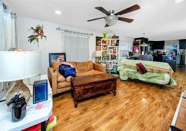 Photo 3 of Single family home for sale at 1250 Lakeview Rd, Clearwater, FL 33756 | MLS# TB8543428 | Listing updated on 2026-10-23
