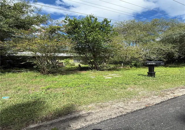 Photo 5 of Single family home for sale at 8602 N Rome Ave, Tampa, FL 33604 | MLS# TB8543451 | Listing updated on 2026-09-03
