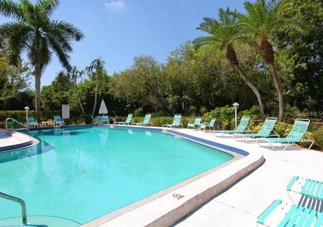 Listing Photo 2 - Condo for sale in building located at 138 Pineneedle Dr, BRADENTON, FL 34210