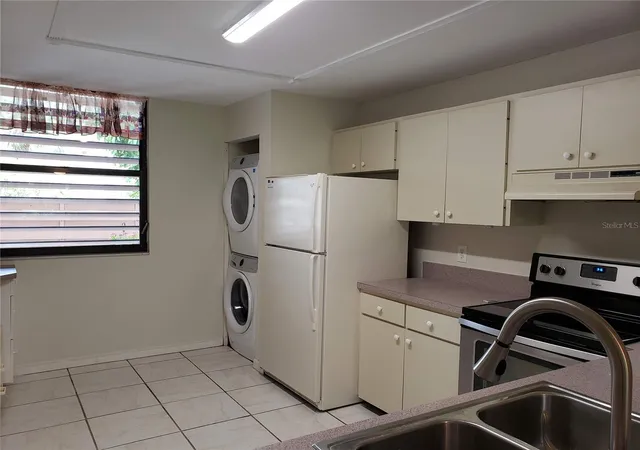 Photo 3 of Condo for sale at 138 Pineneedle Dr, Bradenton, FL 34210 | MLS# A4704373 | Listing updated on 2026-09-02