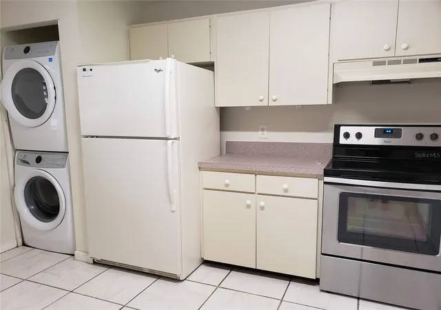 Photo 4 of Condo for sale at 138 Pineneedle Dr, Bradenton, FL 34210 | MLS# A4704373 | Listing updated on 2026-09-02