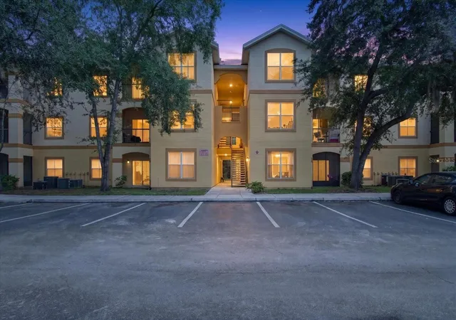 Photo 1 of Condo for sale at 5608 Pinnacle Hts Cir #305, Tampa, FL 33624 | MLS# TB8543525 | Listing updated on 2026-09-25