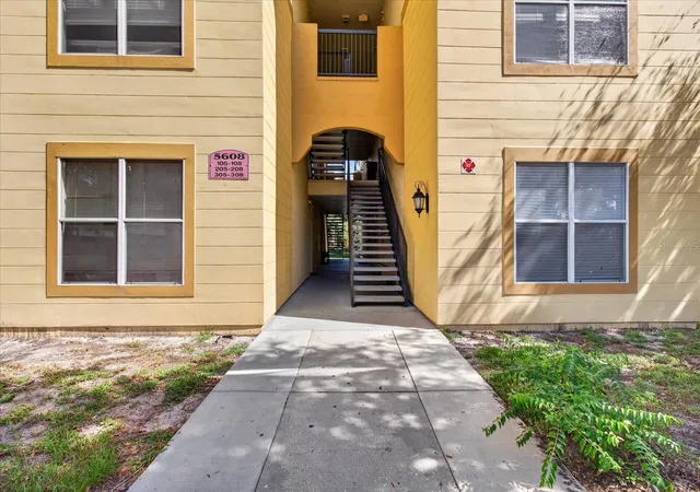 Photo 2 of Condo for sale at 5608 Pinnacle Hts Cir #305, Tampa, FL 33624 | MLS# TB8543525 | Listing updated on 2026-09-25