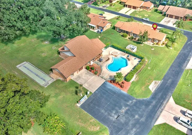 Listing Photo 2 - Condo for sale in building located at 2209 Hidden Creek Cir, SEBRING, FL 33870