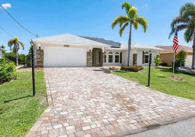 Photo 3 of Single family home for sale at 13694 Begonia Cir, Port Charlotte, FL 33981 | MLS# D6148618 | Listing updated on 2026-09-07