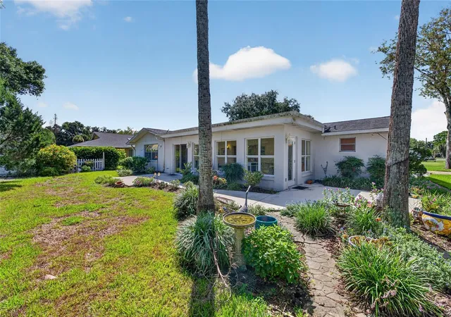 Photo 2 of Single family home for sale at 802 Sandwedge Dr, New Smyrna Beach, FL 32168 | MLS# NS1089132 | Listing updated on 2026-10-03
