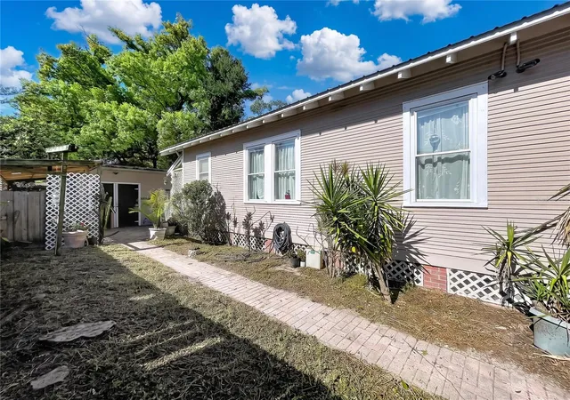 Photo 4 of House for sale at 210 W Floribraska Ave, Tampa, FL 33603 | MLS# TB8543956 | Listing updated on 2026-09-05