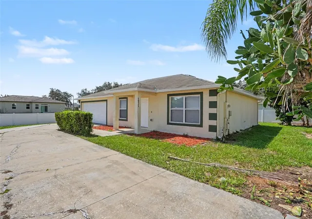 Photo 2 of Single family home for sale at 1921 Manatee Dr, Kissimmee, FL 34759 | MLS# O6437784 | Listing updated on 2026-09-03