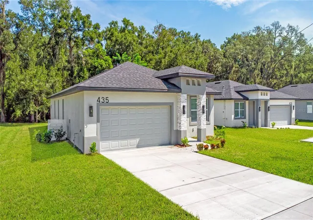 Photo 2 of Single family home for sale at 435 E 13th Street, Apopka, FL 32703 | MLS# O6437794 | Listing updated on 2026-09-04
