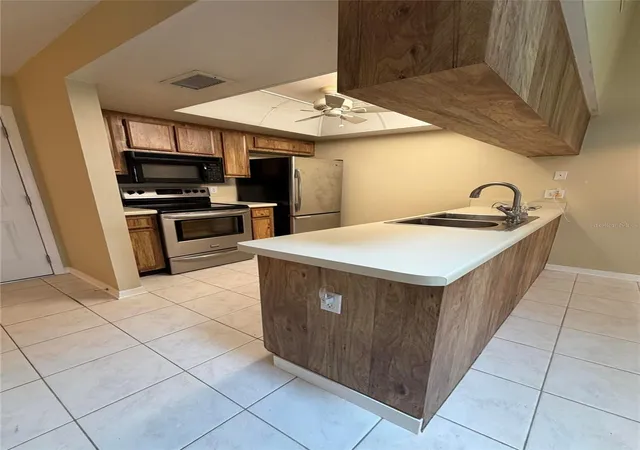 Listing Photo 4 - Condo for sale in building located at 5108 Lazy Oaks Dr, WINTER PARK, FL 32792 - Unit #5108