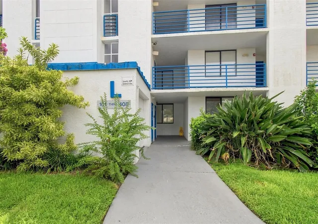 Photo 3 of Condo for sale at 2424 W Tampa Bay Blvd #L404, Tampa, FL 33607 | MLS# TB8544082 | Listing updated on 2026-09-29