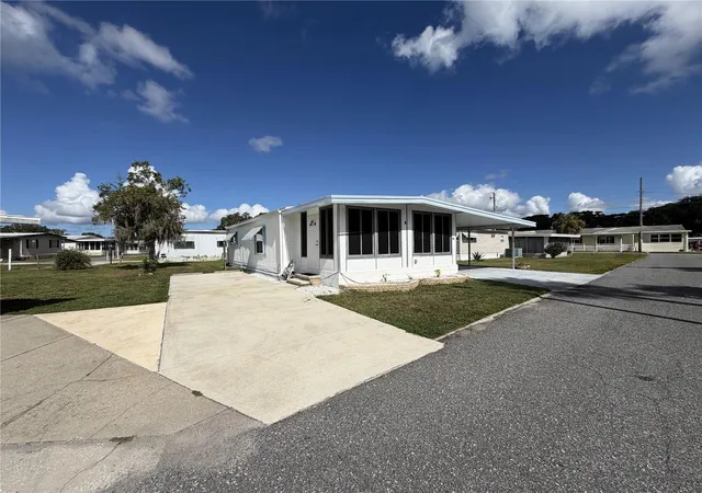 Photo 3 of Manufactured home for sale at 751 Traci Dr, Leesburg, FL 34788 | MLS# G5117207 | Listing updated on 2026-10-13