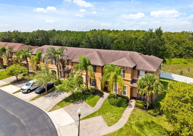 Listing Photo 4 - Condo for sale in building located at 3214 Calabria Ave, Davenport, FL 33897 - Unit #3214