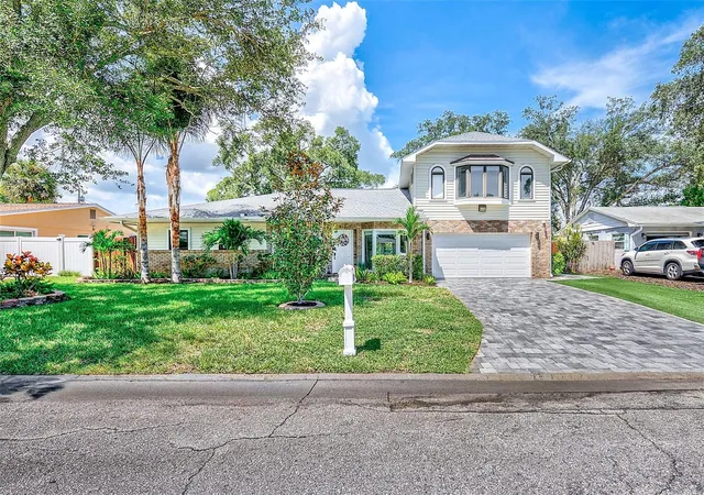 Photo 1 of Single family home for sale at 812 Willowbranch Ave, Clearwater, FL 33764 | MLS# TB8544173 | Listing updated on 2026-10-06