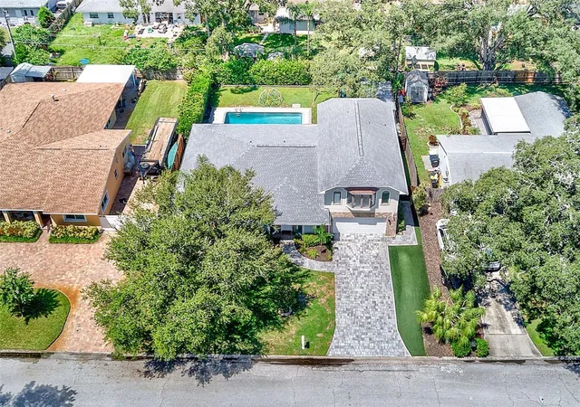 Photo 2 of Single family home for sale at 812 Willowbranch Ave, Clearwater, FL 33764 | MLS# TB8544173 | Listing updated on 2026-10-06