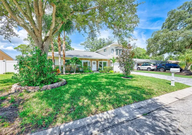 Photo 3 of Single family home for sale at 812 Willowbranch Ave, Clearwater, FL 33764 | MLS# TB8544173 | Listing updated on 2026-10-06