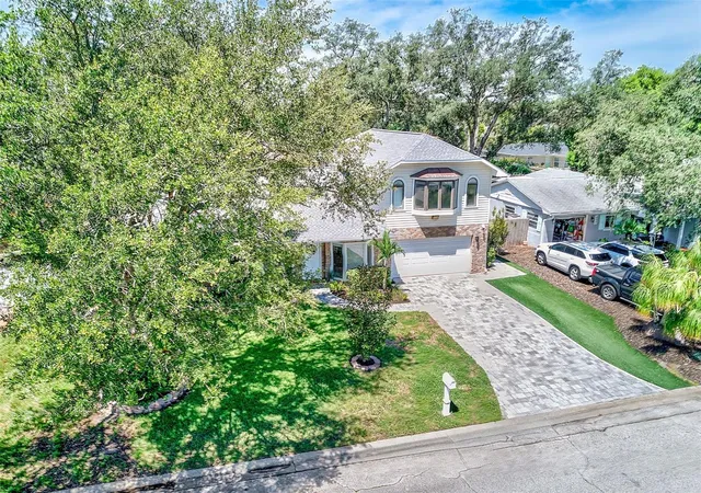 Photo 3 of Single family home for sale at 812 Willowbranch Ave, Clearwater, FL 33764 | MLS# TB8544173 | Listing updated on 2026-10-06