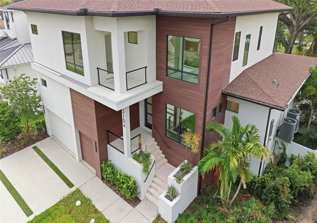Photo 2 of Single family home for sale at 5104 W Evelyn Dr, Tampa, FL 33609 | MLS# TB8544211 | Listing updated on 2026-09-02