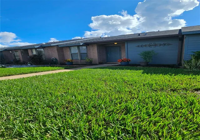 Photo 2 of Single family home for sale at 2510 King Oak Cir, Saint Cloud, FL 34769 | MLS# S5156687 | Listing updated on 2026-09-02